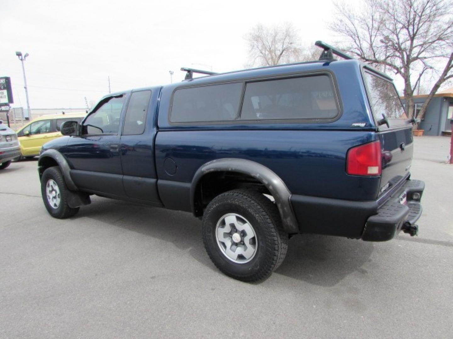 2000 Blue /Gray Chevrolet S10 Pickup LS ZR2 (1GCCT19W0Y8) with an V6 engine, 4 speed automatic transmission, located at 4562 State Avenue, Billings, MT, 59101, (406) 896-9833, 45.769516, -108.526772 - Photo#1